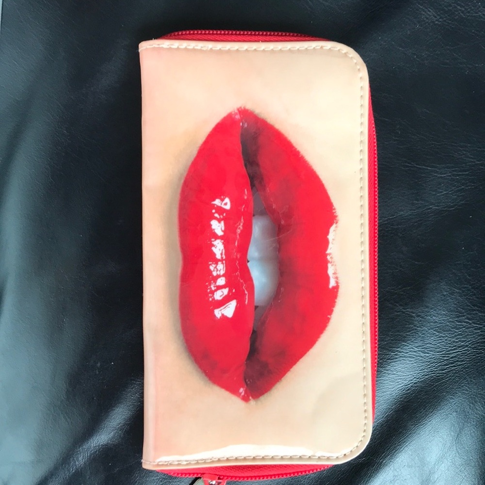 Catseye London wallet/ makeup bag patent glossy